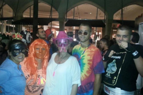 Семейството заедно: Lepa Brena отпразнува Нощта на вещиците в Маями